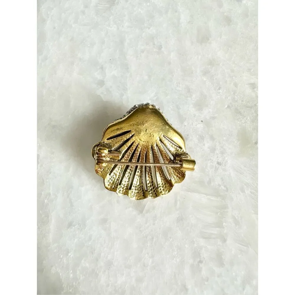 Antique style gorgeous clam shell with pearl brooch